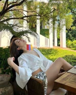 Người Vợ  AA Thông Minh